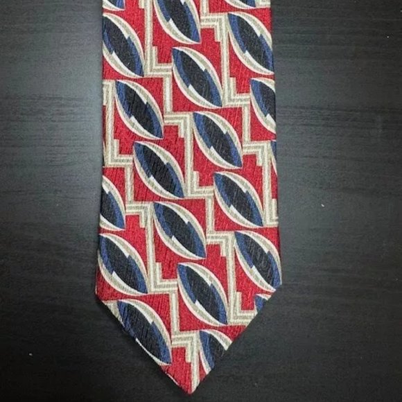 Louis Feraud Classic Pointed Tie Made in USA Italian Silk EUC - Picture 1 of 3